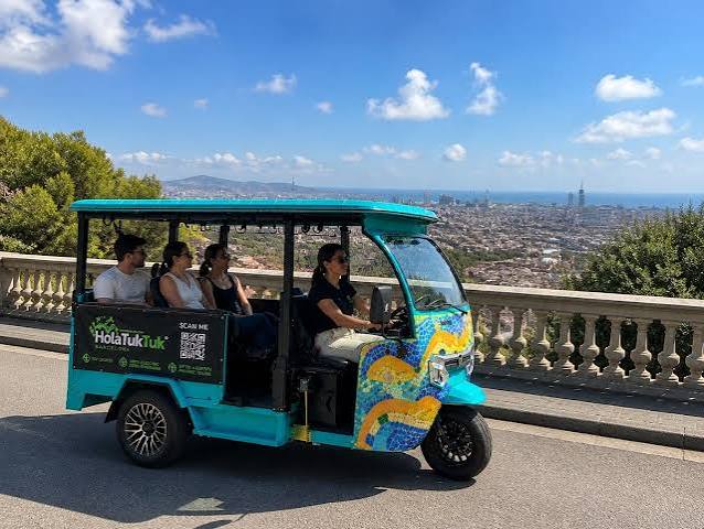 HolaTukTuk Barcelona Tours